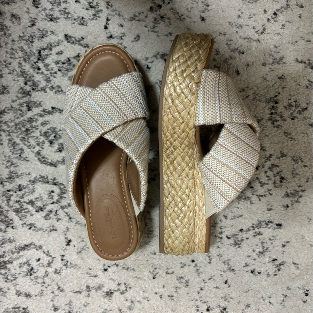 Target Wedge Sandal Universal Thread - Picture 2 of 3